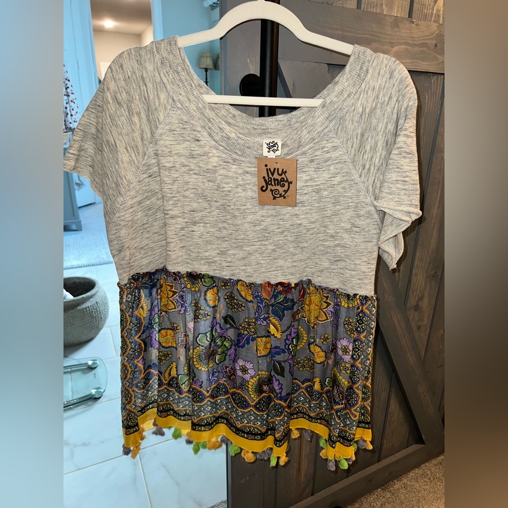 🚨Just discounted🚨Ivy Jane top size M/l runs large & oversized!